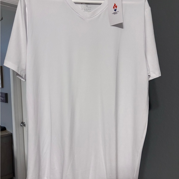Le Coq Sportif Men's V-Neck White Tee - Picture 1 of 1